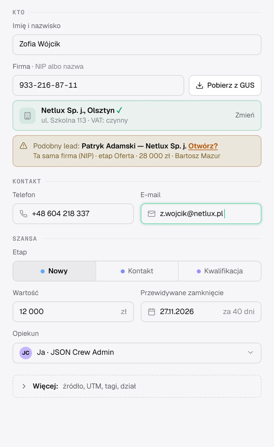 Formularz nowego leada: NIP 933-216-87-11, przycisk Pobierz z GUS, wynik „Netlux Sp. j., Olsztyn” z potwierdzeniem oraz ostrzeżenie o podobnym leadzie w tej samej firmie.