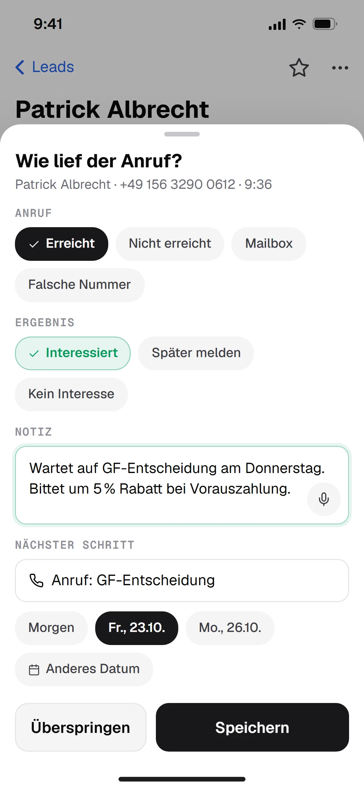 Der Bildschirm nach dem Anruf auf dem Smartphone: Ergebnis des Anrufs, eine Notiz und der nächste Schritt mit Datumsauswahl.